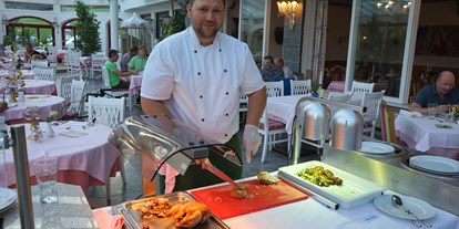 Essen-gehen - Buffet: Salatbuffet - Österreich - Grillabend im Sommer - Restaurant im Hotel Glocknerhof