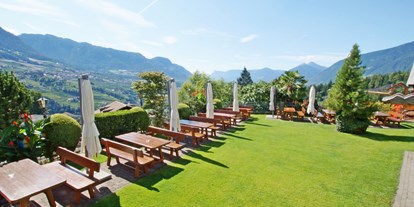 Essen-gehen - Gerichte: Schnitzel - Trentino-Südtirol - Panormagarten des Restaurant Hilberkeller - Restaurant Hilberkeller