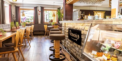 Essen-gehen - Sitzplätze im Freien - Südtirol - Restaurant-Stubenbereich - Hotel - Restaurant Rosmarie