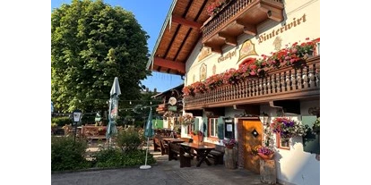 Essen-gehen - grüner Gastgarten - Bayern - Hinterwirt mit Biergarten - Gasthof Hinterwirt