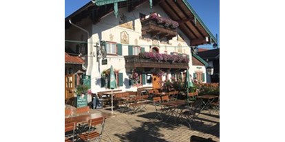 Essen-gehen - Sitzplätze im Freien - Oberbayern - Biergarten - Gasthof Hinterwirt