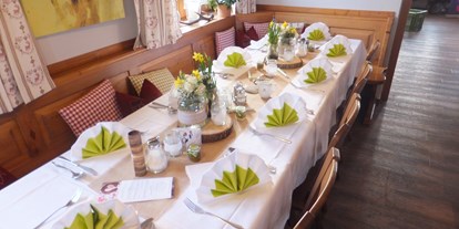 Essen-gehen - Sitzplätze im Freien - Oberbayern - Feiern beim Hinterwirt - Gasthof Hinterwirt