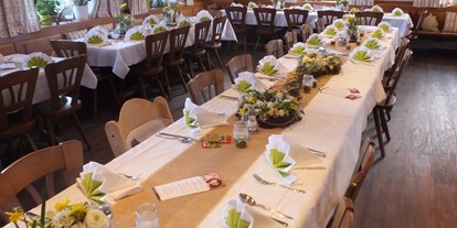Essen-gehen - Sitzplätze im Freien - Bayern - Feiern beim Hinterwirt - Gasthof Hinterwirt
