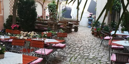 Essen-gehen - Sitzplätze im Freien - Regensburg Innenstadt - GARTEN COMING HOME - Restaurant Cafe Coming Home