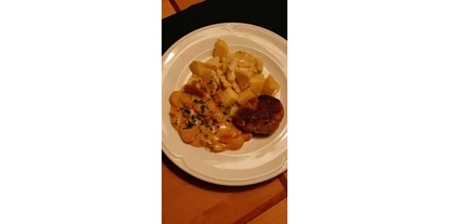 Essen-gehen - Gerichte: Wild - Bayern - Böpfer (Sophies Fleischküchle) mit Butterkartoffeln und Karotten-Rahmgemüse
12.90 € - SophienBäck
