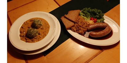 Essen-gehen - Art der Küche: deutsch - Fränkische Bratwurschd mit Kraut und Landbrot 11.90 €
daneben
Spinaknödel auf Waldpilzrahm
13.90 € - SophienBäck