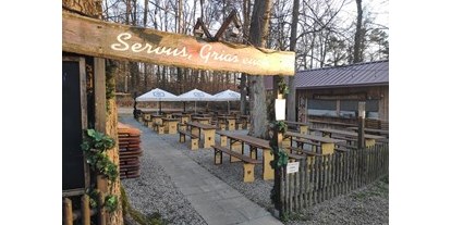 Essen-gehen - Sitzplätze im Freien - Aindling - Eingang Biergarten - Sommerkeller Affing