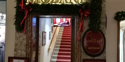 Essen-gehen - rollstuhlgerecht - Salzburg-Stadt Salzburger Altstadt - Gleich bei Mozarts Geburtshaus findet man das Cafe Mozart in der Getreidegasse - Cafe Mozart