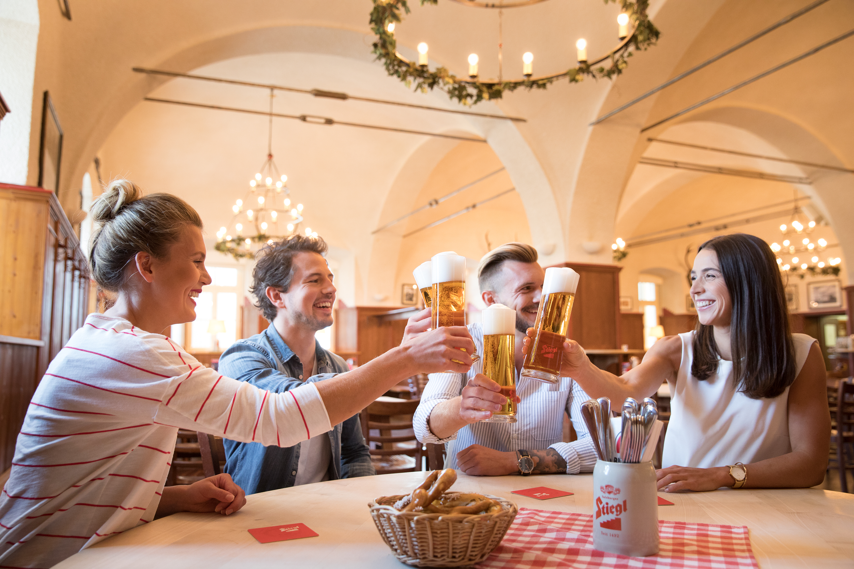 Restaurant - Gesellige Stunden im Bräustüberl der Stiegl-Brauwelt verbringen. - Bräustüberl in der Stiegl-Brauwelt