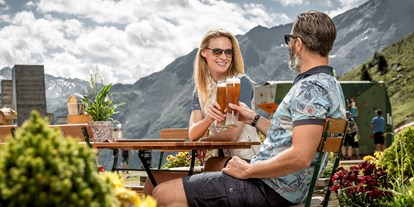 Essen-gehen - Sitzplätze im Freien - Österreich - Tirolerstube Sölden