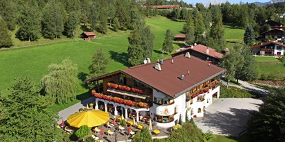 Essen-gehen - Sitzplätze im Freien - Tiroler Oberland - Luftaufnahme Englhof - Restaurant Engl Hof