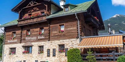 Essen-gehen - Gerichte: Schnitzel - Tirol - Restaurant Südtiroler Stube Front Terrasse - Restaurant Südtiroler Stube 