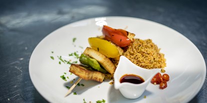 Essen-gehen - Mahlzeiten: Frühstück - PLZ 6364 (Österreich) - Veganer Tofu Paprika Spieß - Restaurant Hochkitzbühel bei Tomschy