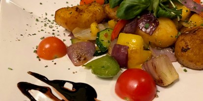 Essen-gehen - grüner Gastgarten - Amras - Bunter Gemüseteller - Restaurant Dollinger