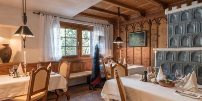 Essen-gehen - Sitzplätze im Freien - Strassen - STRASSERWIRT RESTAURANT  - Strasserwirt Herrenansitz zu Tirol