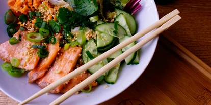 Essen-gehen - Art der Küche: vietnamesisch - Birgitz - Coco-Peanut Bowl with Salmon - Restaurant Woosabi