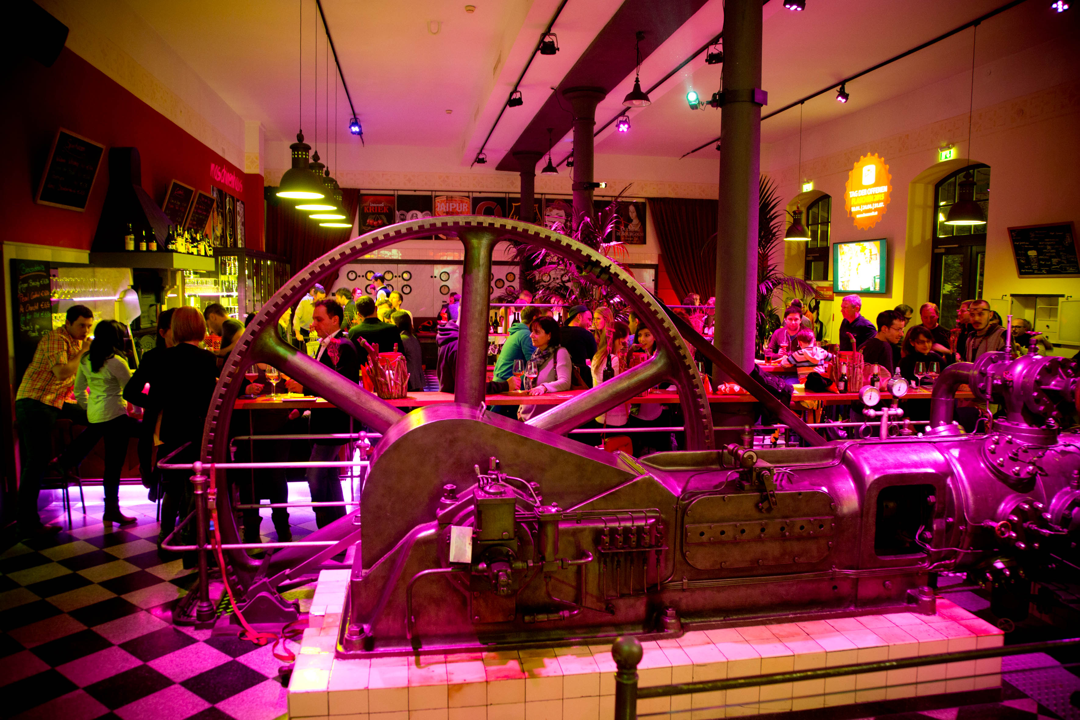 Restaurant - Das Stieglitz ist die Bar der Stiegl-Brauwelt. - Stieglitz der Stiegl-Brauwelt