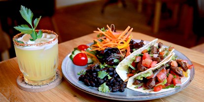 Essen-gehen - Art der Küche: mexikanisch - Deutschland - Eigenkreation Cocktail mit Quesadillas von Barito (Restaurant & Bar) in Köln - barito