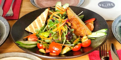 Essen-gehen - Art der Küche: amerikanisch - Nordrhein-Westfalen - Vegan Wildkräutersalat mit geräuchertem BIO-TOFU von Barito (Restaurant & Bar) in Köln - barito