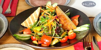 Essen-gehen - Mahlzeiten: Abendessen - PLZ 50670 (Deutschland) - Vegan Wildkräutersalat mit geräuchertem BIO-TOFU von Barito (Restaurant & Bar) in Köln - barito