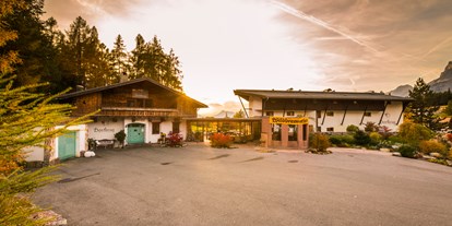 Essen-gehen - Gerichte: Suppen - Seefeld in Tirol - Dorfkrug Gasthof · Restaurant · Appartements