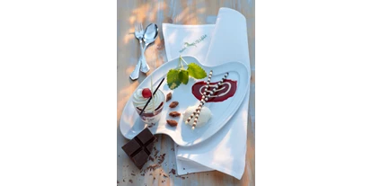 Essen-gehen - Lieferservice - Baden-Württemberg - ein Dessert als krönender Abschluß zum Menü - Schwarzwald-Gaststuben Hotel Rössle