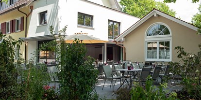 Essen-gehen - Art der Küche: mitteleuropäisch - PLZ 88279 (Deutschland) - Gartenterrasse - ZUM SCHLOSS - Hotel & Restaurant