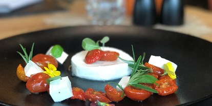 Essen-gehen - Mahlzeiten: Frühstück - Tirol - Lechtaler  Ziegenkäse mit getrockneten Tomaten - Sonnenhofs Wirtshaus