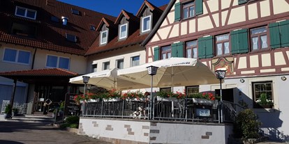 Essen-gehen - Sitzplätze im Freien - Vellberg - Ausen Sommer - Restaurant im Hotel Goldener Ochsen
