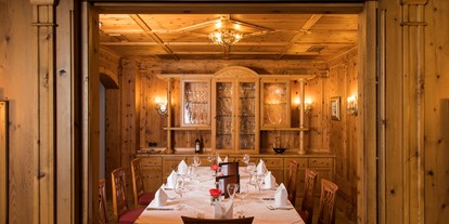 Essen-gehen - Gerichte: Fondue & Raclette - Reith bei Kitzbühel - Zirbenstube - Meetingraum, kleines Separé oder auch Teil von der Weinstube - wie man möchte - Sporthotel Reisch - Restaurant Kaiserstuben