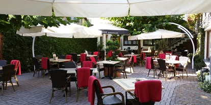 Essen-gehen - PLZ 56859 (Deutschland) - Terrasse Herbst - Hotel Restaurant Weinhaus Berg
