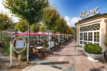 Restaurant: Unser fantastische Gastgarten an der Traun - our beautiful outdoor dining area by the river - Grand-Café u. Restaurant Zauner Esplanade