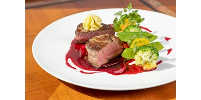 Essen-gehen - Ambiente: klassisch - Rinderfilet Steak mit Gemüseallerlei - 
Beef Filet with steamed vegetables - Grand-Café u. Restaurant Zauner Esplanade