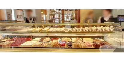 Essen-gehen - Ambiente: klassisch - Etwas Kuchen gefällig? Auch zum Mitnehmen! - Fancy a cake? Also take away possible! - Grand-Café u. Restaurant Zauner Esplanade