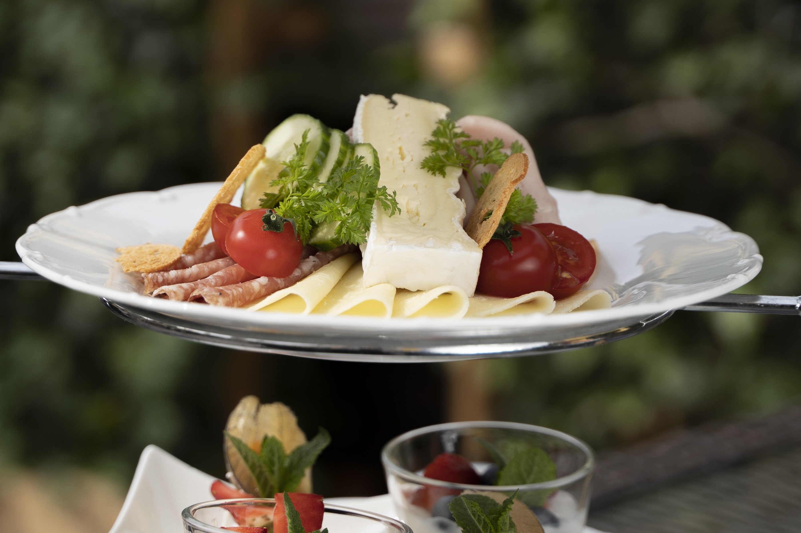 Essen-gehen - Sitzplätze im Freien - Salzburg - Gasthaus zu Schloss Hellbrunn