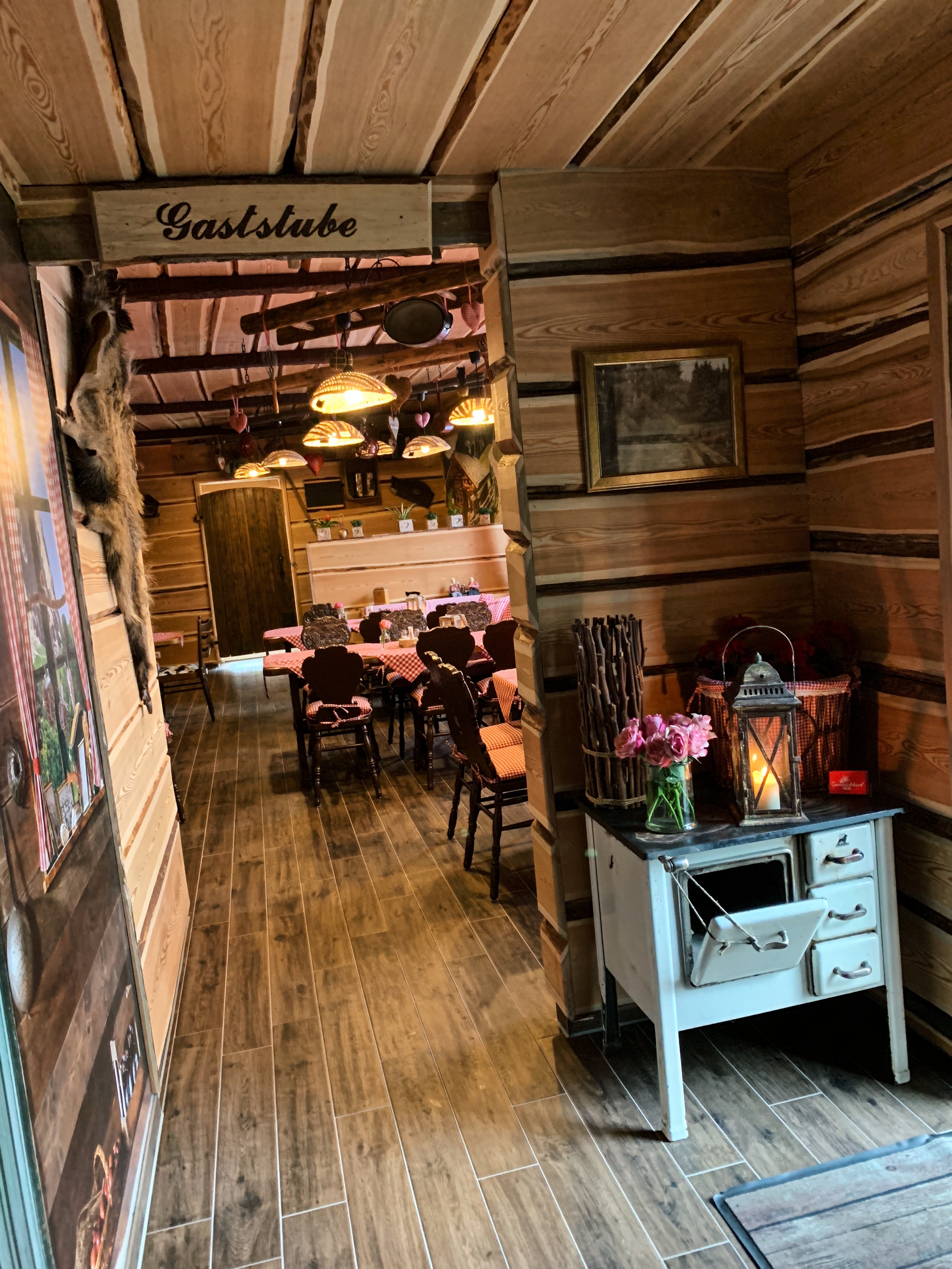 Essen-gehen - Gerichte: Hausmannskost - Eingangsbereich - Zwutschkerl Alm