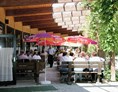Restaurant: Schattiger Gastgarten mit 100 Sitzplätzen - ideal für Busgruppen! - Agrarium Gasthaus Zaubergart'l
