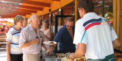 Essen-gehen - Ambiente: klassisch - Grill- und Salatbuffets auf Vorbestellung! - Agrarium Gasthaus Zaubergart'l