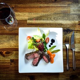 Restaurant: Genießen Sie beste Steakspezialitäten, das ganze Jahr über! - Gasthof Bayrischer Hof