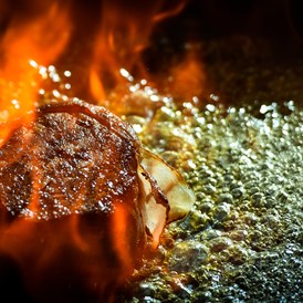 Restaurant: Genießen Sie köstliche Steaks, das ganze Jahr über! - Gasthof Bayrischer Hof