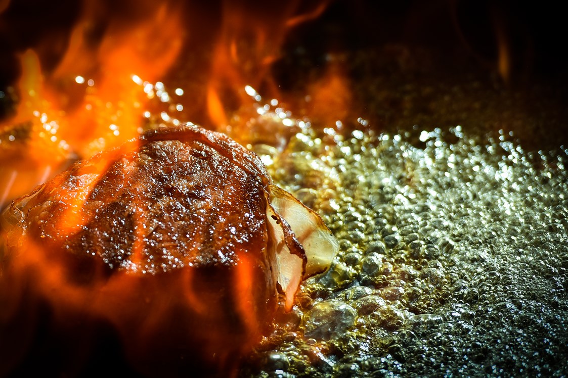 Restaurant: Genießen Sie köstliche Steaks, das ganze Jahr über! - Gasthof Bayrischer Hof