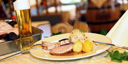 Essen-gehen - Ambiente: klassisch - Zu speziellen Anlässen oder auf Vorbestellung können Sie gerne auch Bratl in der Rein oder Schnitzelplatten im Gasthof Bayrischer Hof in Wels bestellen - Gasthof Bayrischer Hof