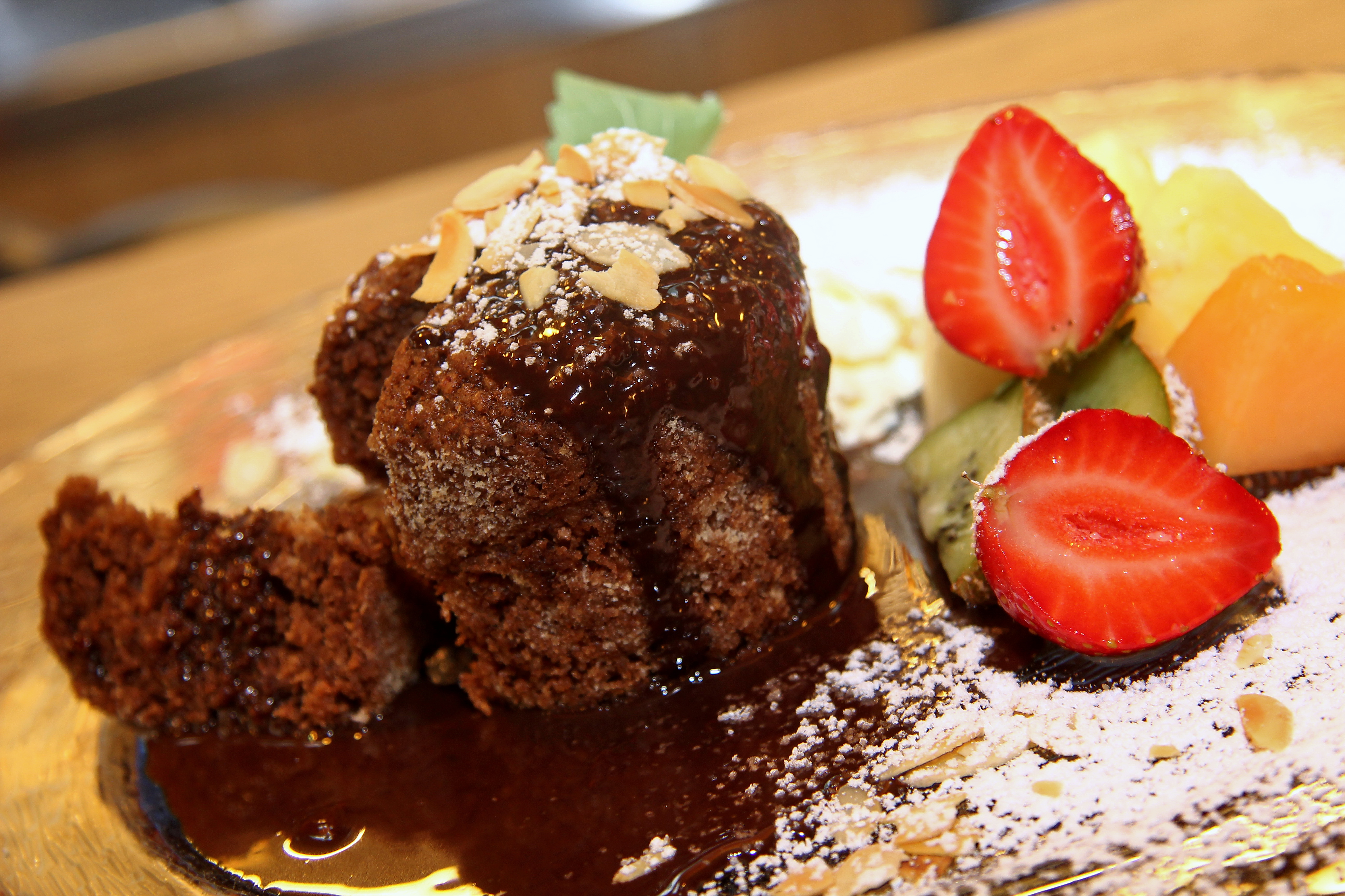 Restaurant: lauwarmer Schokokuchen mit flüssigem Kern - Ein Klassiker - Gasthof Bayrischer Hof