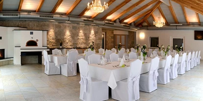 Essen-gehen - Ambiente: klassisch - Toskanischer Wintergarten für bis zu 70 Personen mit Kamin und Pizzaofen. Ideal für kleinere Hochzeiten, Seminare, Geburtstagsfeiern oder Familientreffen.  - Gasthof Mayr