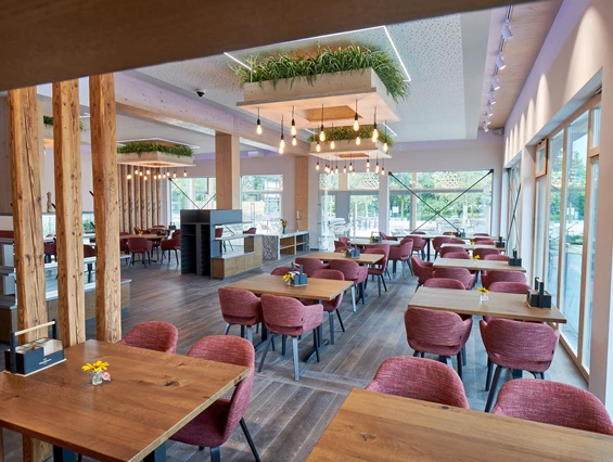 Restaurant: Unser Restaurantbereich. - HOLZHAUS E1NS Restaurant und Hofladen