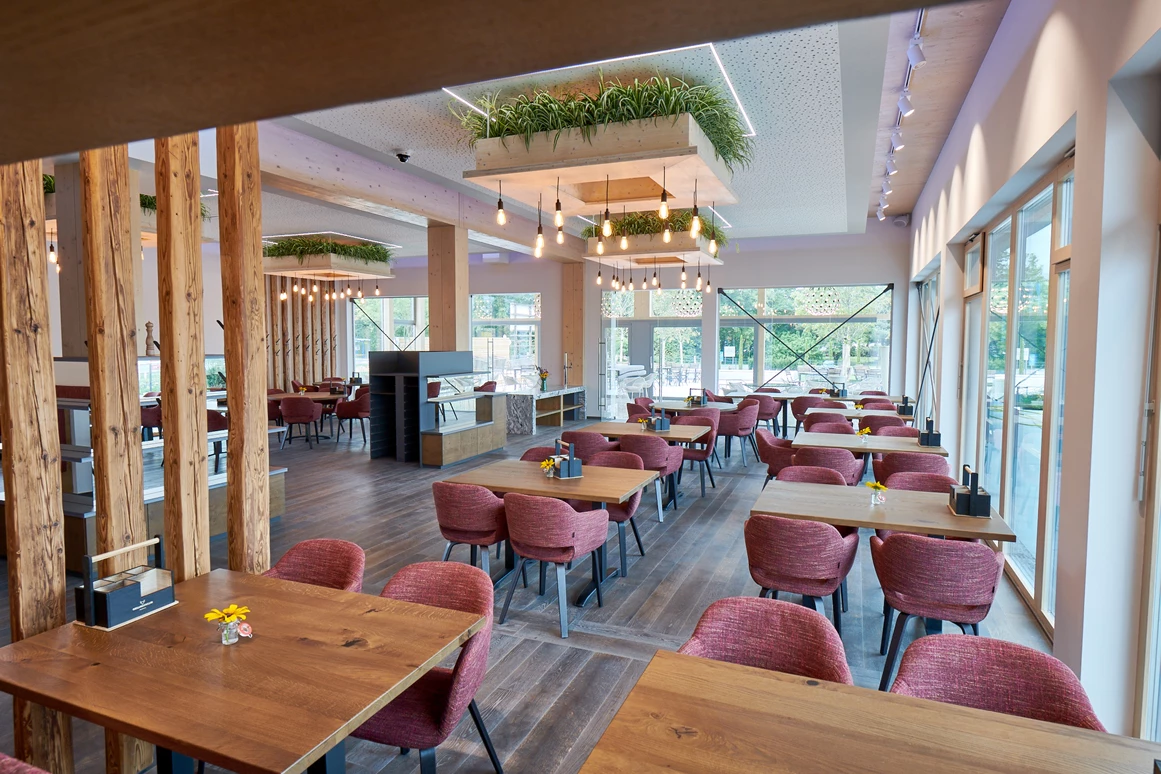 Restaurant: Unser Restaurantbereich. - HOLZHAUS E1NS Restaurant und Hofladen