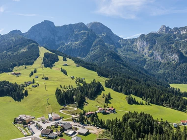 Restaurant: Minigolf, Kinderspielplatz, Sommerrodelbahn, Wanderwege uvm im Sommer
Schi und Langlauf, lustige Rodelbahn, Winterfun im Winter. Bei uns ist das ganze Jahr etwas los.  - Landhotel Gasthaus Traunstein