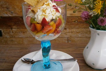 Restaurant: Genießen Sie ein Eis vom Konditor direkt auf unserer Sonnenterasse. - Gasthaus Krallinger