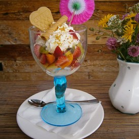 Restaurant: Genießen Sie ein Eis vom Konditor direkt auf unserer Sonnenterasse. - Gasthaus Krallinger