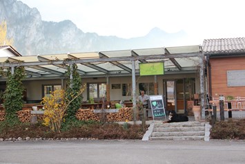 Restaurant: Terrasse im Frühling - Naturkuchl